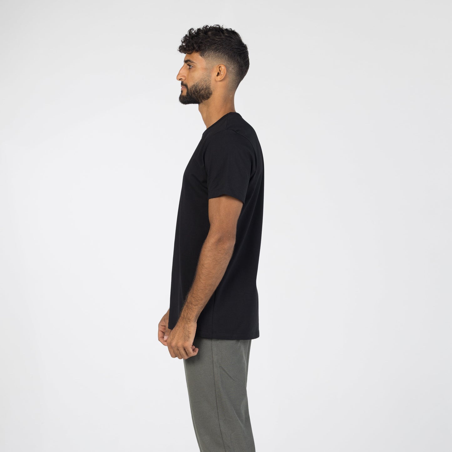 black crew neck tee